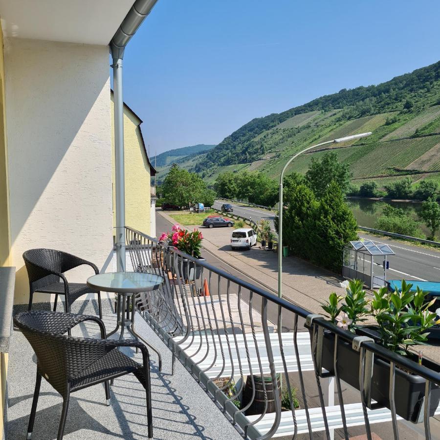 Weingut Pension Gibbert-Pohl Briedel Exterior foto
